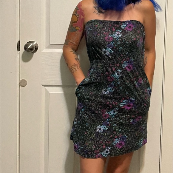 Adorable Billabong strapless mini dress. Size medium - Picture 1 of 2